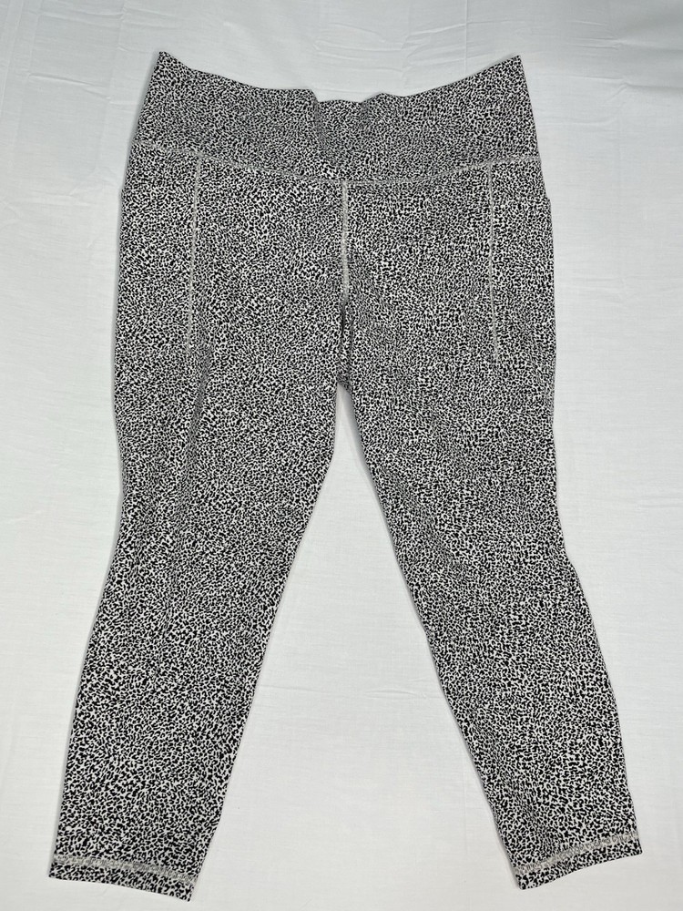 Athleta Leggings Women’s  Black and White Patterned Size XL Casual Athleisure