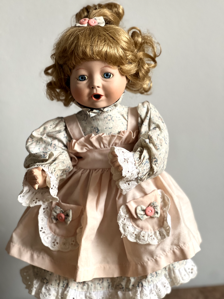 Vintage Seymour Mann Connoisseur Collection Doll Limited Edition 18 Inches
