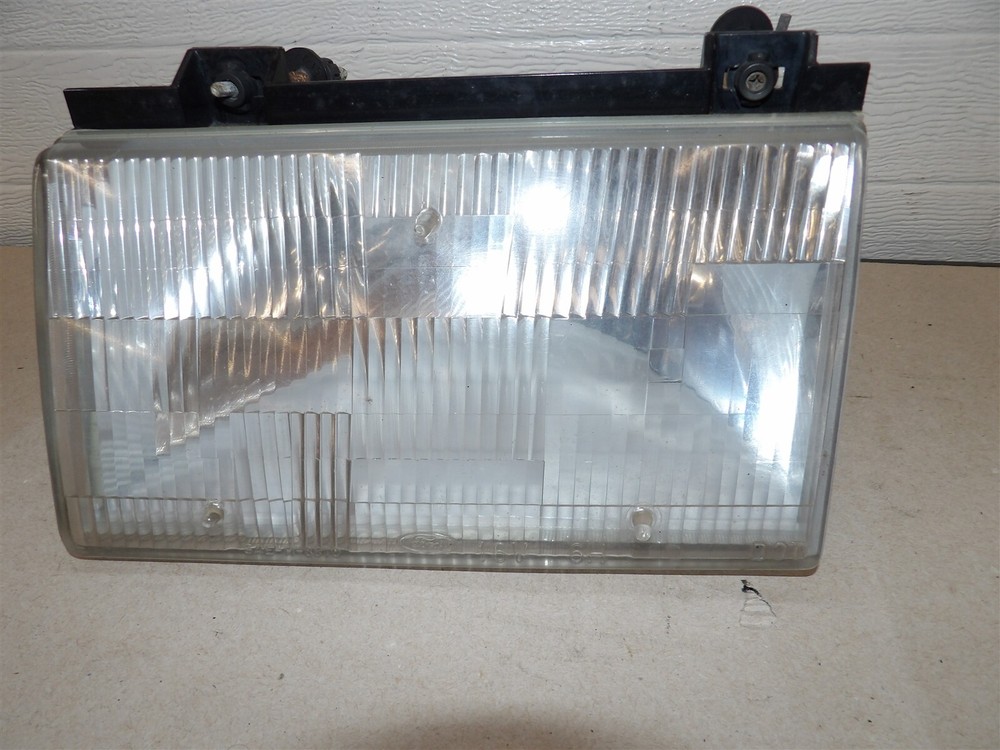FORD TEMPO TOPAZ 1992-94 LH DRIVERS SIDE HEADLIGHT OEM LEFT WITH PLUG SHIPS FAST