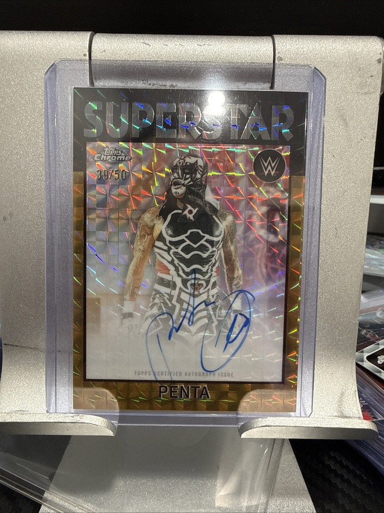 2026 TOPPS WWE CHROME PENTA 1986 ON-CARD AUTO GOLD GEOMETRIC REFRACTOR SP #/50
