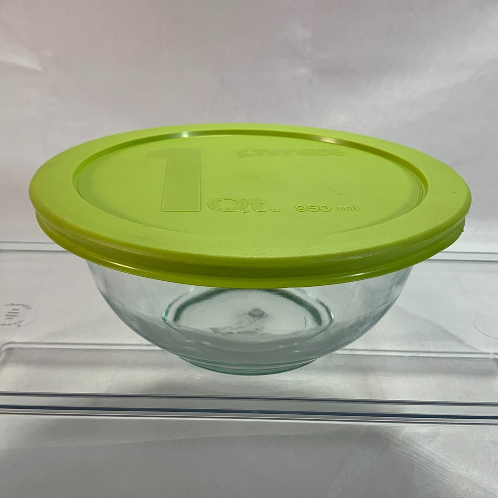 Pyrex 1-Quart Glass Mixing Bowl with Green Plastic Lid USA Made