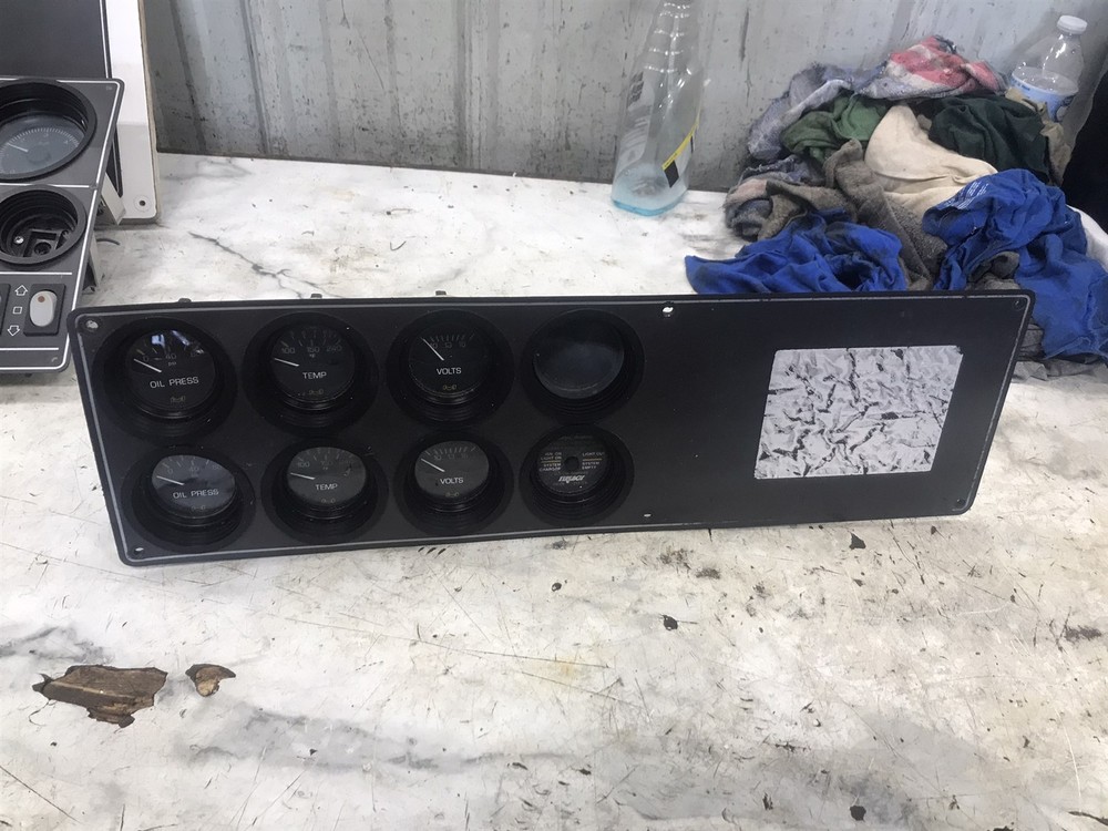 90 Four Winns 315 Vista Boat dash panel gauge engine gauges