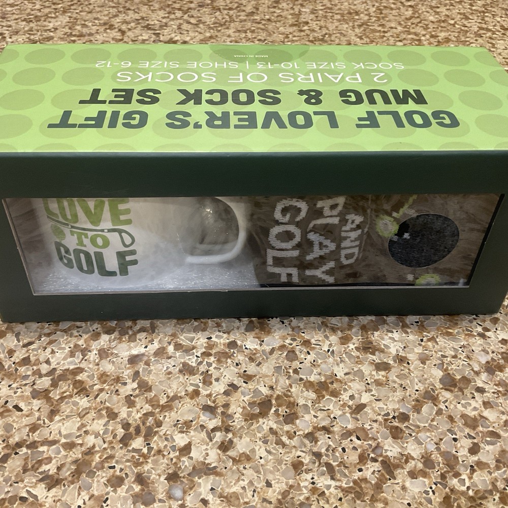 GOLF LOVERS CERAMIC MUG & 2 PAIR OF GOLF CREW SOCKS GIFT BOX SET