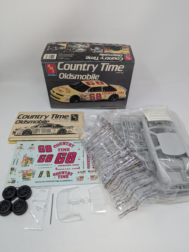 AMT ERTL Country Time Oldsmobile 1:25 Scale Nascar Model Kit #6819 in Open Box Condition