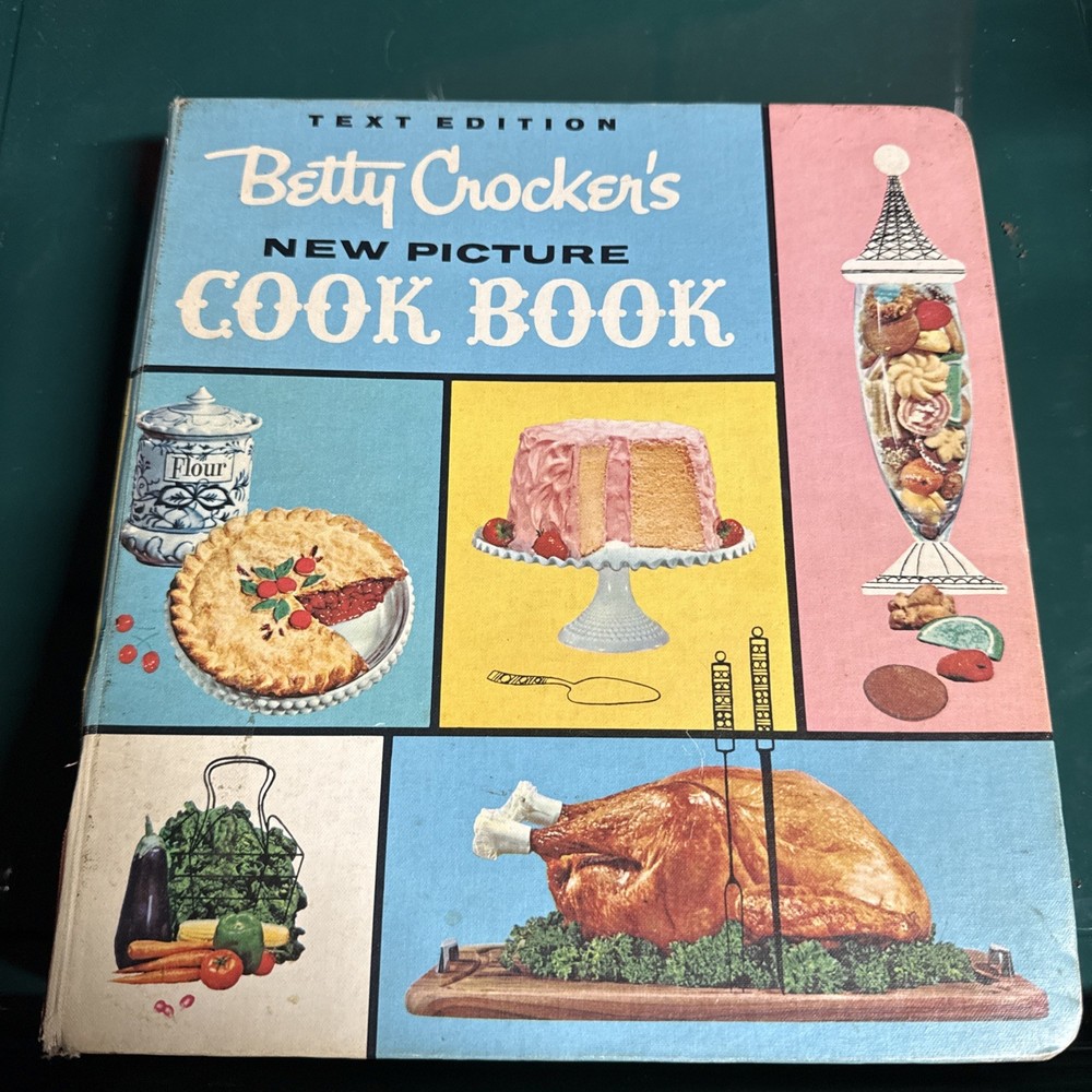 Betty Crocker's New Picture Cook Book (1961) 1st Edition Second Printing