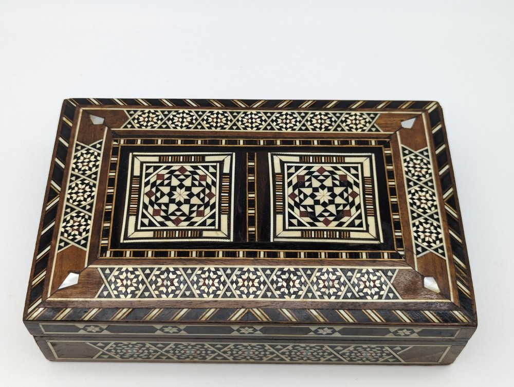 Vintage Mother of Pearl and Wood Marquetry Intricate Inlay Box Velvet Lined MCM