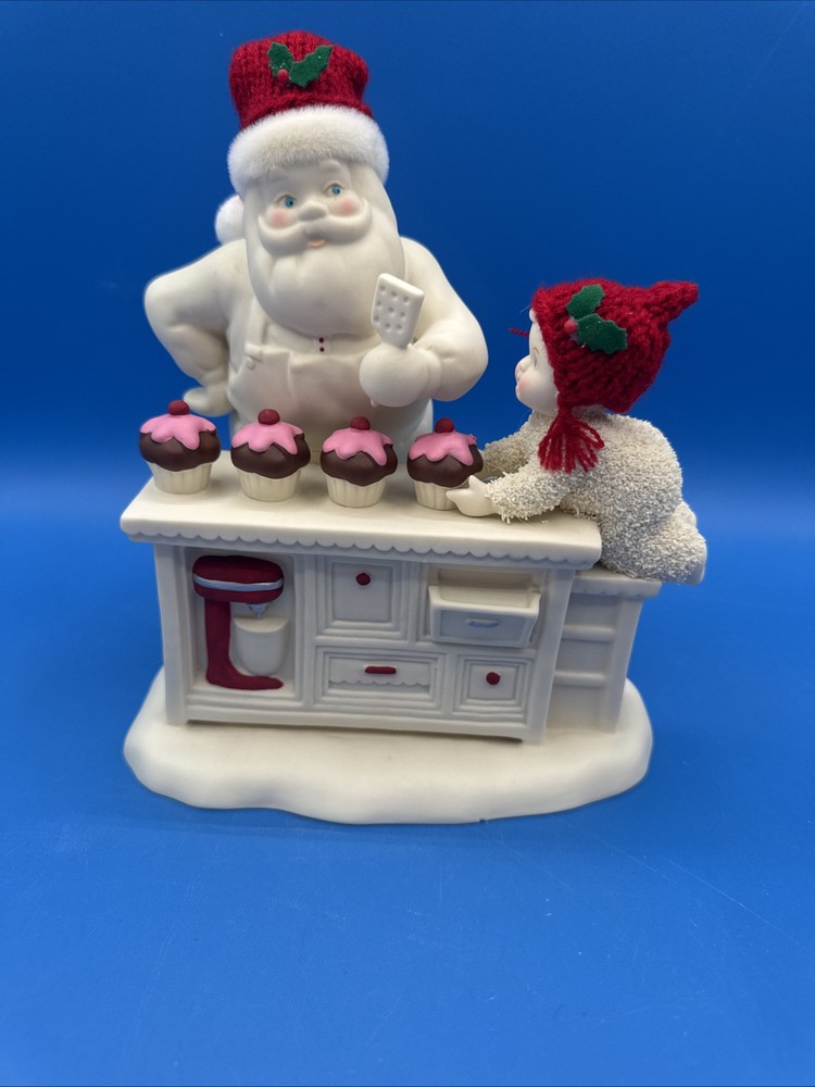 Snowbabies Dept 56 Baking Kitchen with Santa Holiday Collectible