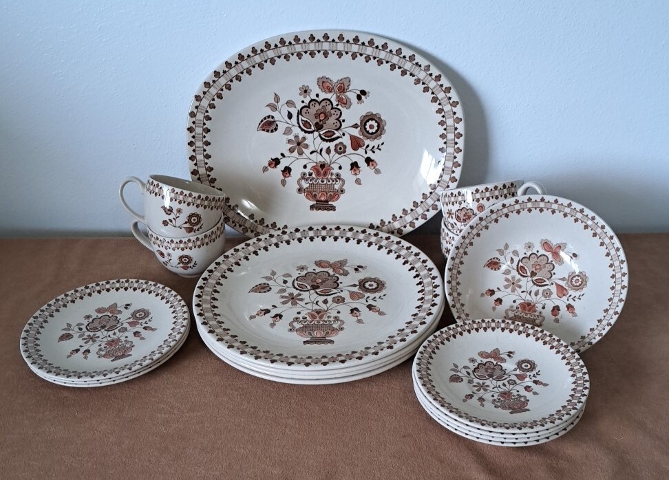 Vintage Jamestown Floral Dishes Set