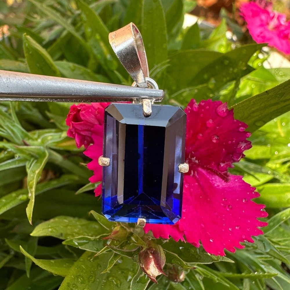 28 CT Natural Tanzanite Gemstone Pendant in 925 Sterling Silver