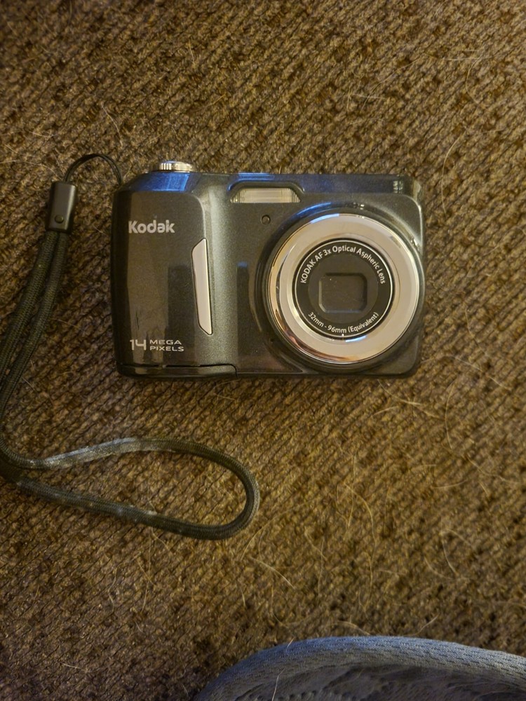 Kodak EasyShare C183 Point and Shoot Digital Camera 14.0 MP 3x Optical - TESTED