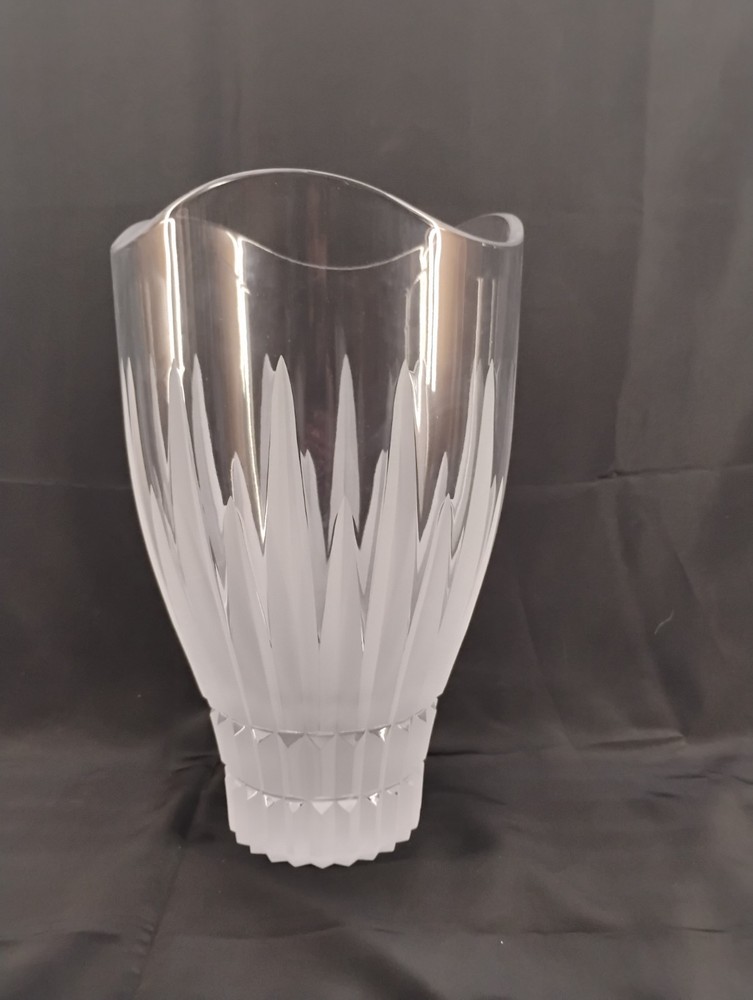 12-Inch Clear Lead Crystal Flower Vase for Elegant Home Decor