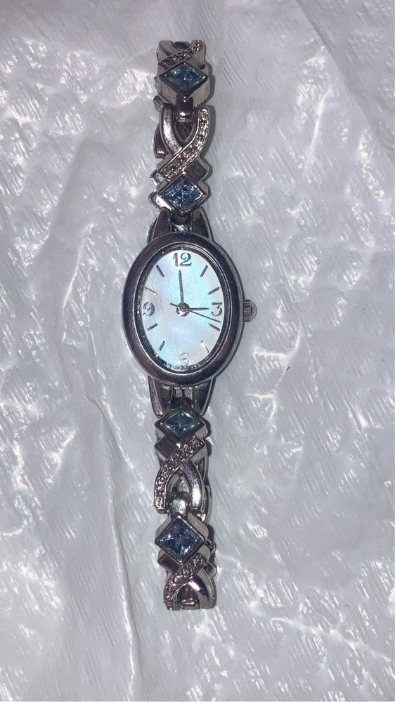 Elagant Women’s Watch Vintage Blue Silver Tones Crystal Decor Ladies Timepiece
