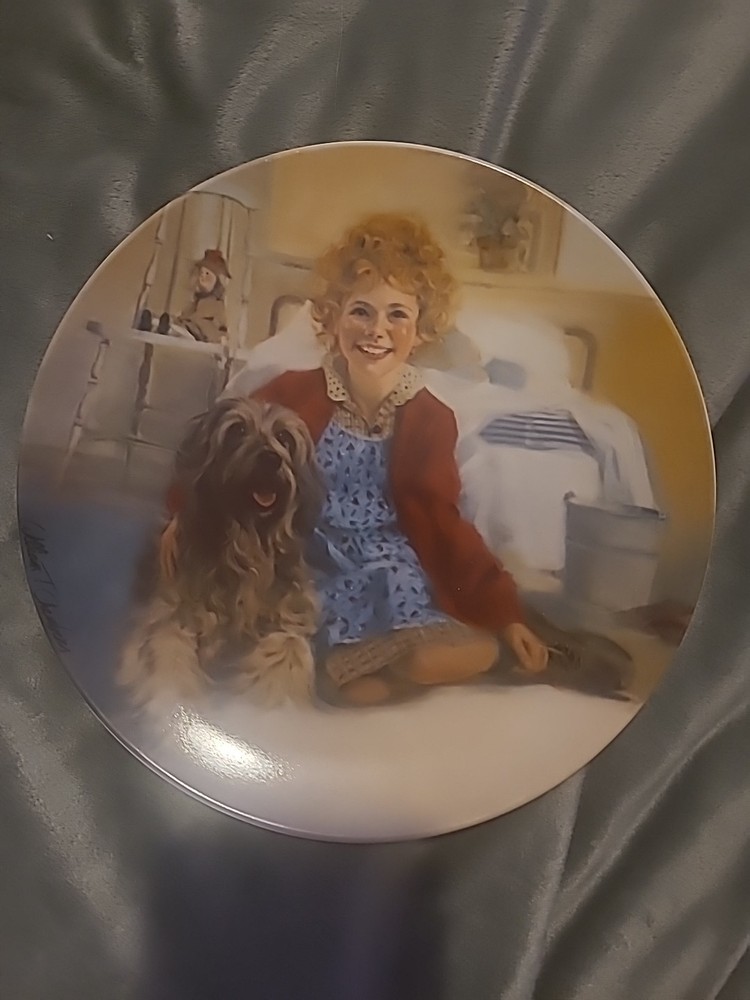 Edwin M Knowles Annie and Sandy collector plate First Issue Little Orphan Annie