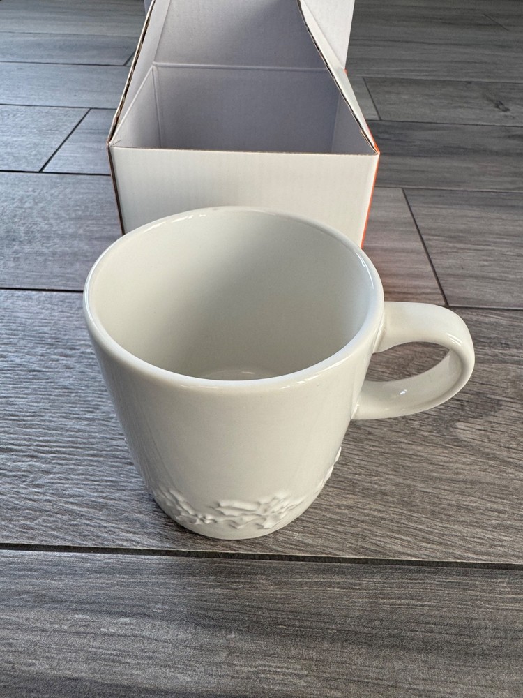 LE CREUSET HOLLY COLLECTION LONDON COFFEE MUG, WHITE, NIB, 12 OZ