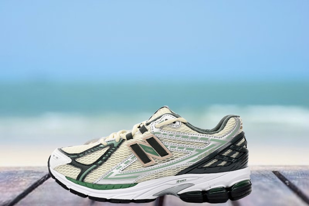 New with box Black New Balance 1906R Men's Sports Shoes White green