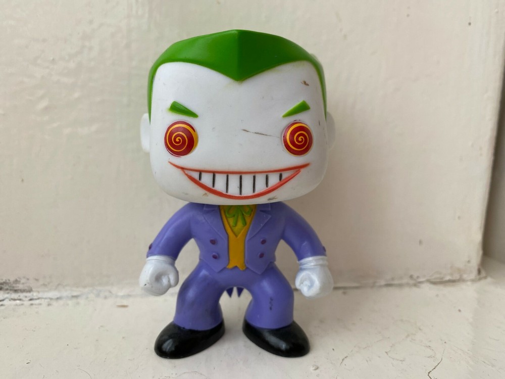 FUNKO POP VINYL #06 THE JOKER DC UNIVERSE COMICS HEROES SERIES FIGURE