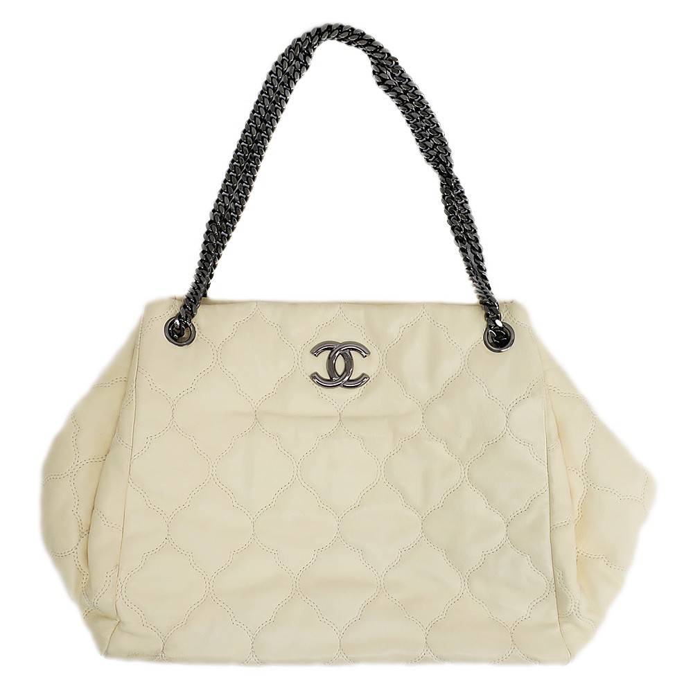 Chanel Ivory Leather Handbag with Silver Chain Hardware and Coco Mark 223948