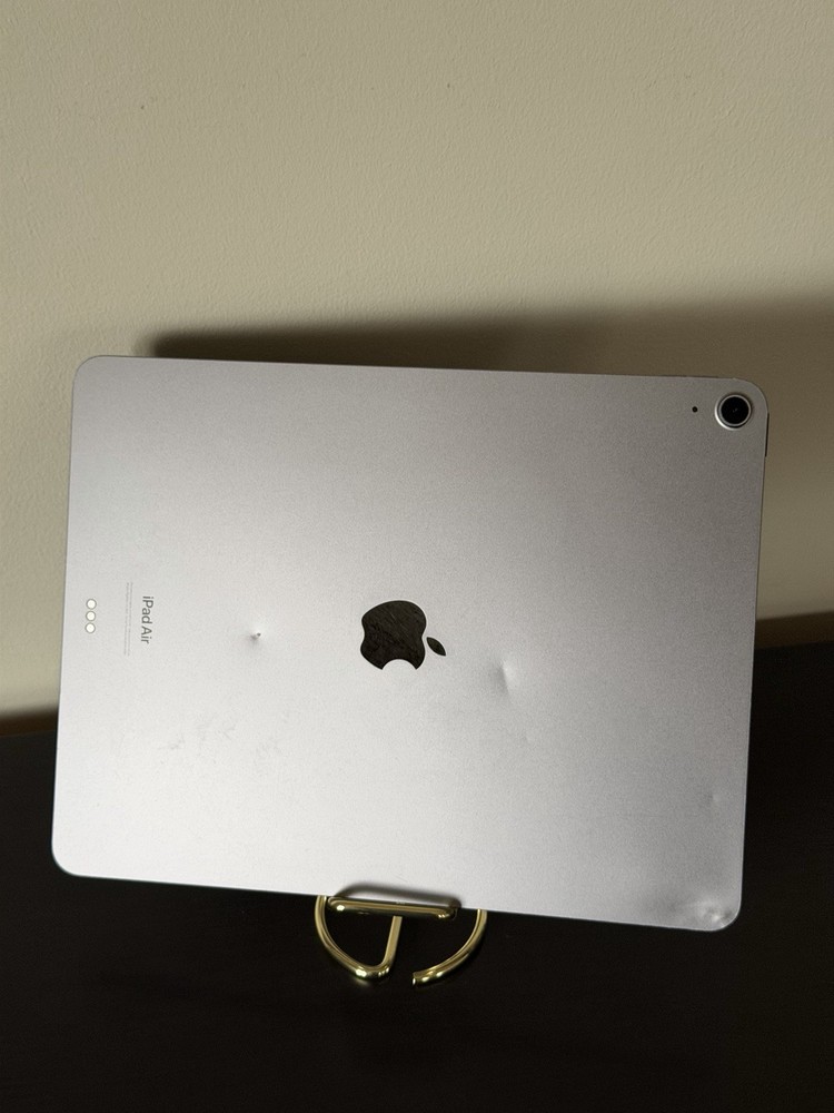 Apple ipad air m2 13 inch 128gb (Front Glass Cracked)