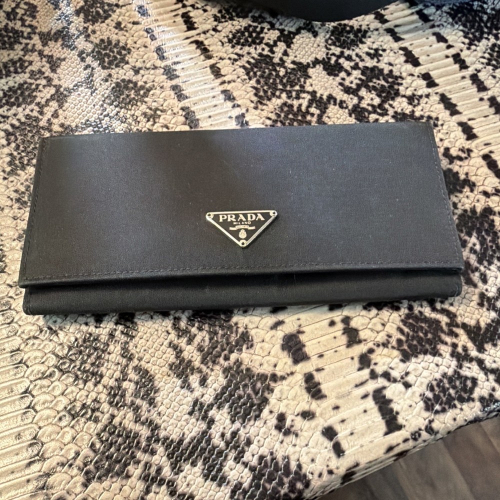PRADA Black Envelope Wallet Women Credit Card Folding Solid Logo Accent