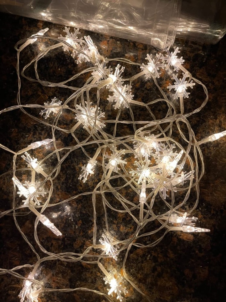 colcutee Christmas Snowflake Lights, 20ft 40LED 8 Modes & Timer Battery Operated