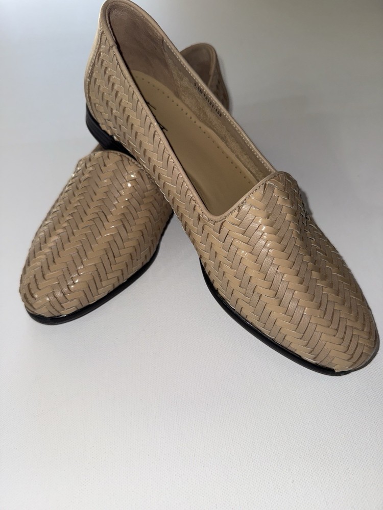Trotters Women’s 9.5M Beige Woven Leather Slip-On Loafers Flats Comfort