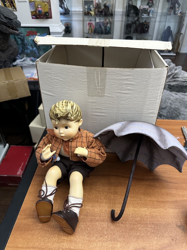 Vintage 1972 Goebel Hummel Umbrella Boy 8