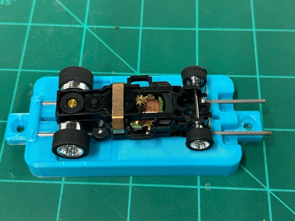 HO Scale Soft Blue Slot Car Break-In Stand for Super 7, Viper, and Tyco Super G+