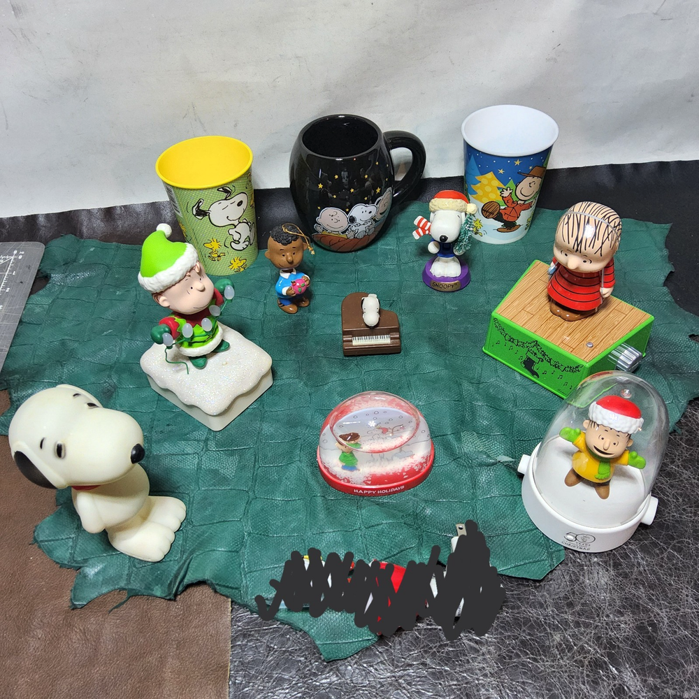 11 peanuts gang ornaments mug cups figurines animatronic linus snoopy franklin
