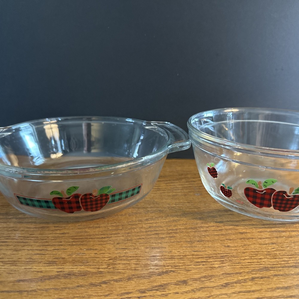 Anchor Ovenware 1.5 QT Casserole Bowl with Handles in Clear Apple Plaid
