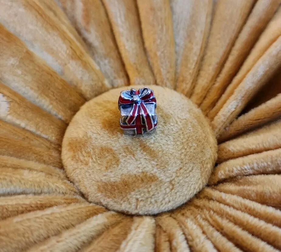 Authentic Pandora Red Ribbon Gift Charm Limited Edition S925