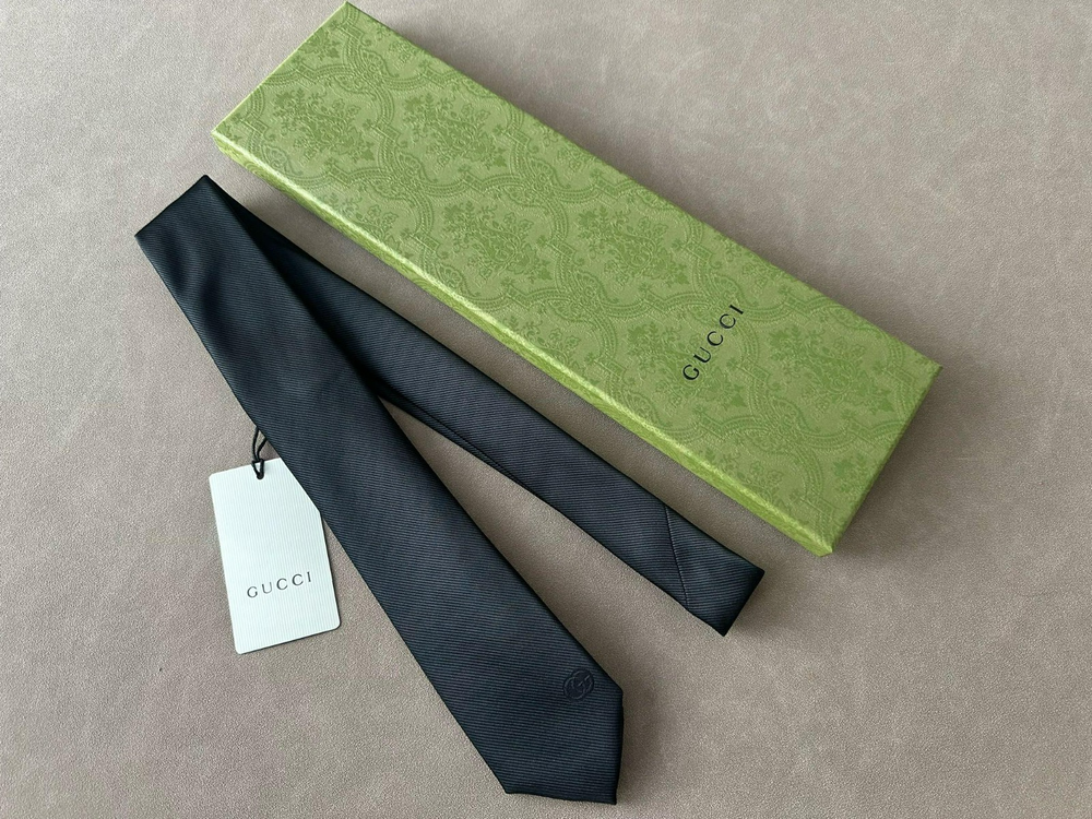 Gucci Black Silk Tie 2.75” (7cm) Slim Tone-on-Tone GG Pattern & Bee Logo NWT
