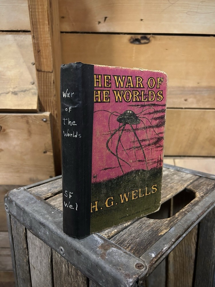 Rare Vintage War of The Worlds by H.G. Wells Hardcover