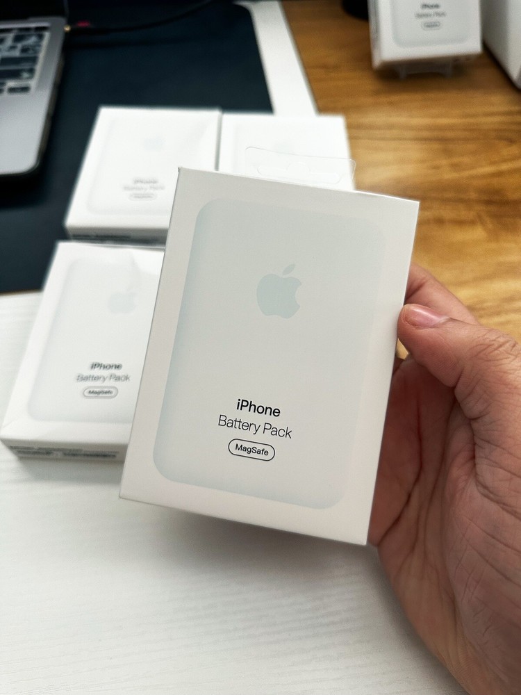 BRAND NEW Iphone Magsafe Battery Pack Portable Charger for iPhone 12/13/14/15