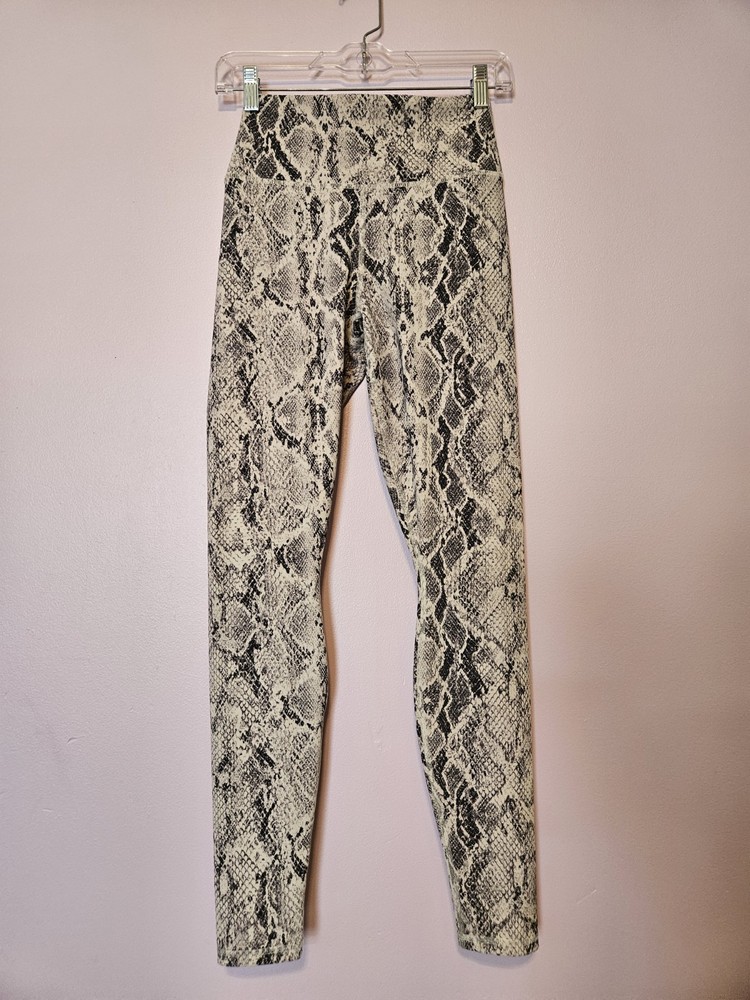 ALO High-Waist Snakeskin Vapor Legging in Bone Size M for Women