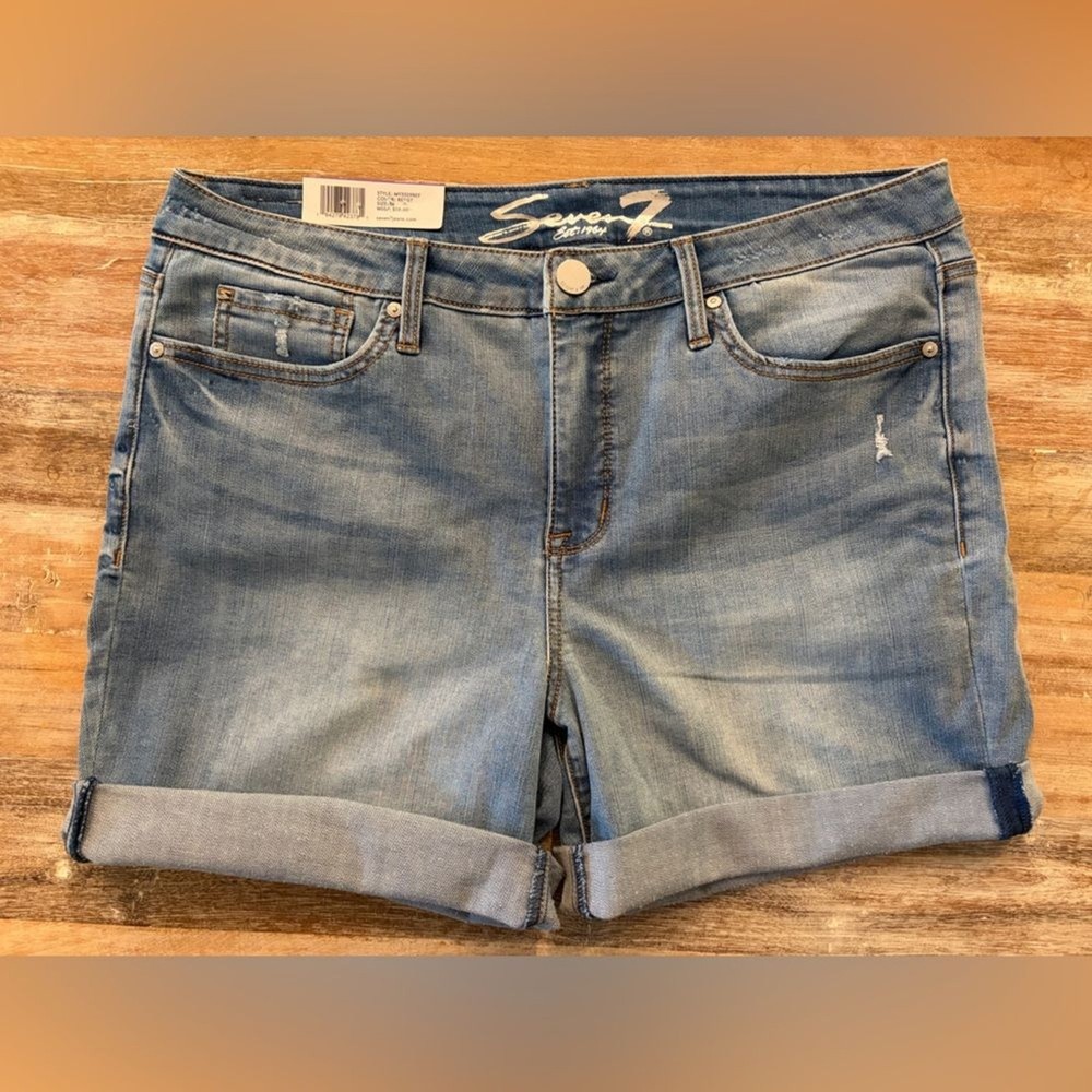 Seven7 Bermuda Sunset Shorts  Sz 16 9” Inseam Women's Light Blue Denim Roll-Cuff