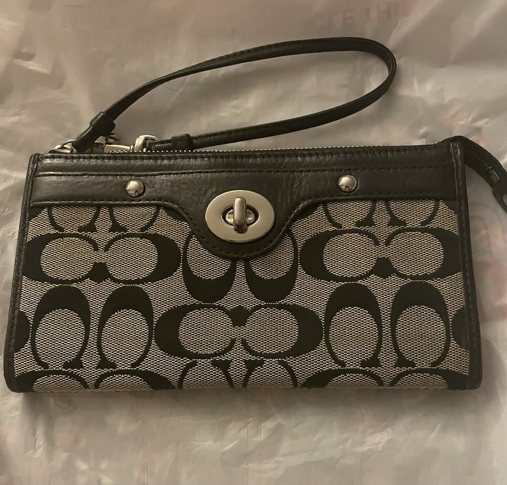 Coach Penelope Zippy Turnlock Wristlet Wallet 8x4 Inches