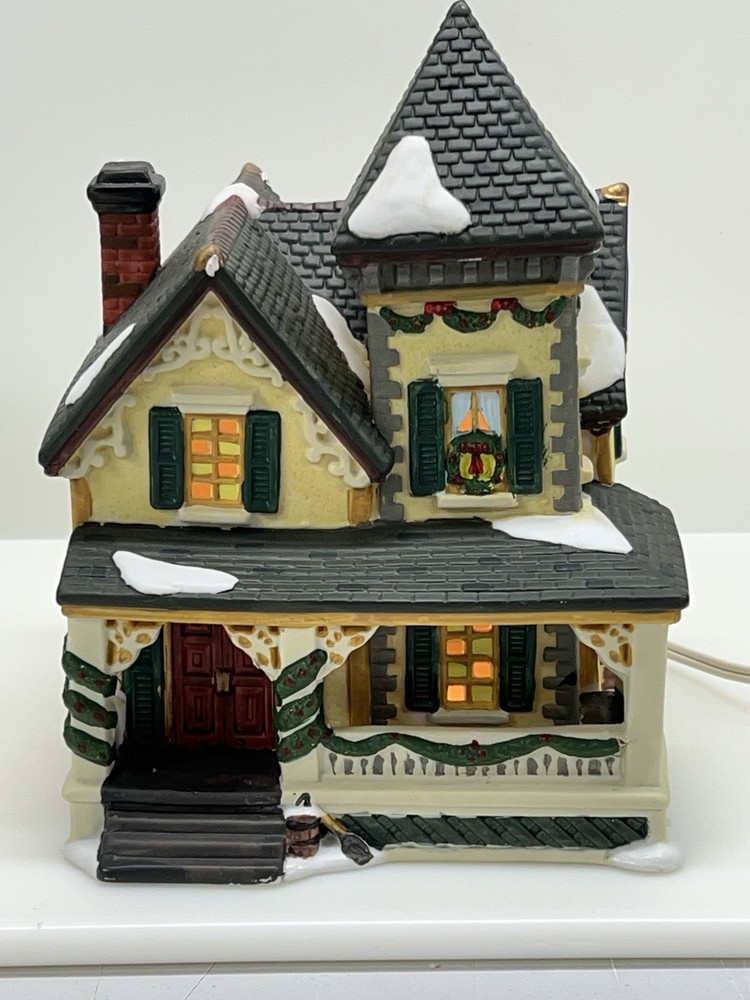 Dickens Victorian Porcelain Lighted House 383-8331 Mint Condition Collectible