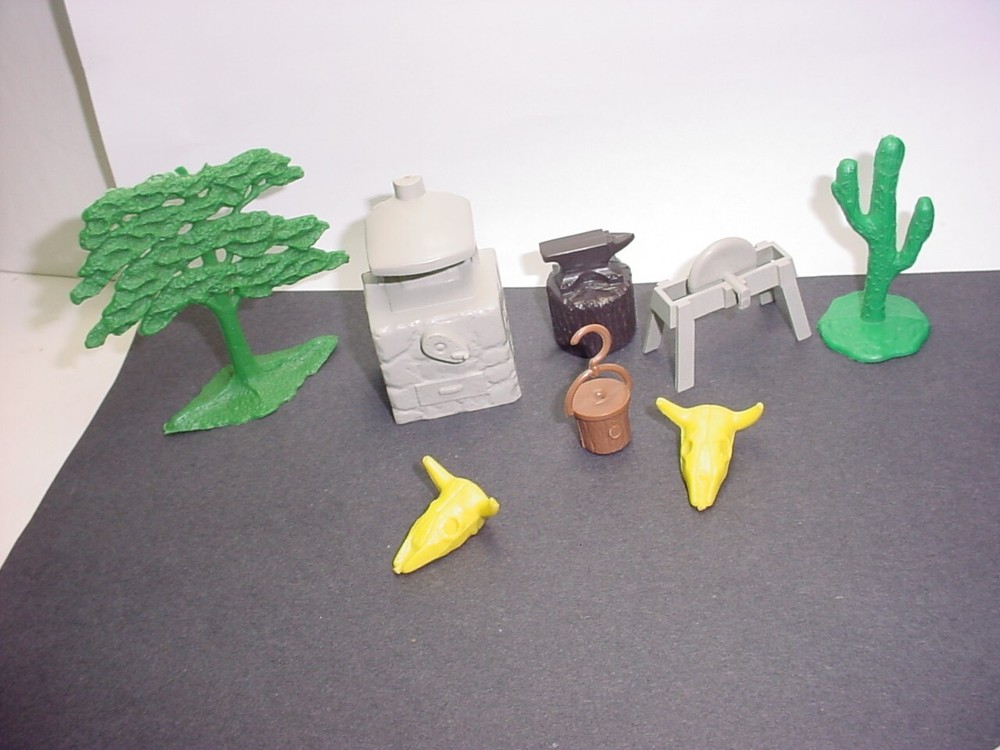 Vintage Marx ? playset accessories tree bucket steer skull anvil fire pit