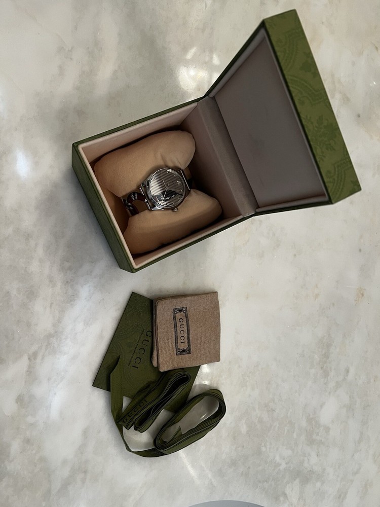 Gucci Mens Luxury Snake Motif Watch for Stylish Sophistication