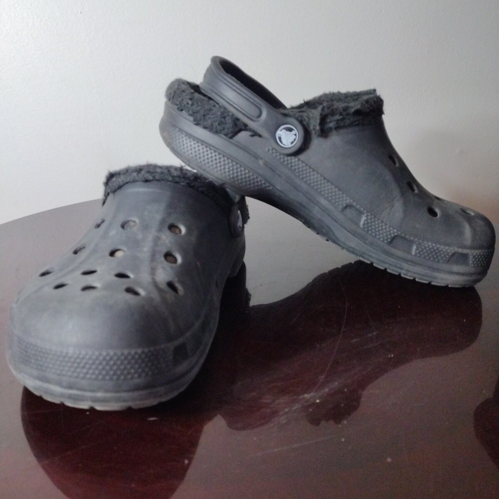 Crocs Classic Clogs Unisex W 8 M 6 Shoes Black Faux Fur Lined Casual Comfort