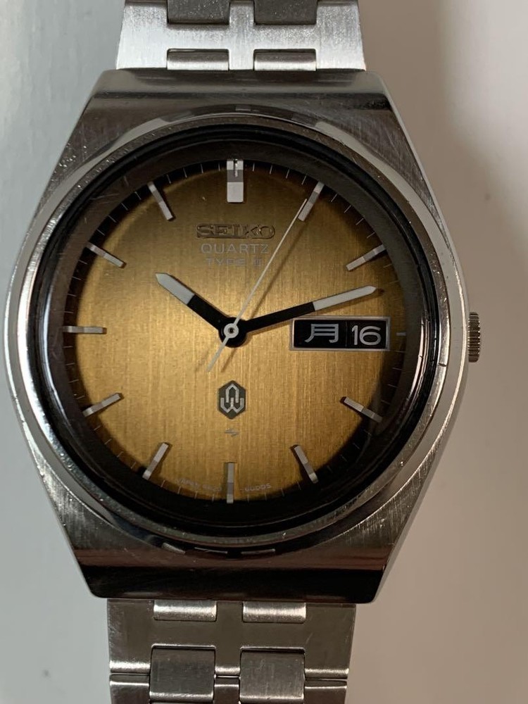 Seikoii Gold Dial Luxury Watch for Men and Women