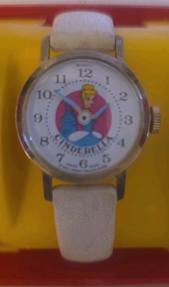 VTG CINDERELLA WALT DISNEY PRODUCTION SWISS MOVEMENT WATCH IN ORIGINAL CASE RUNS