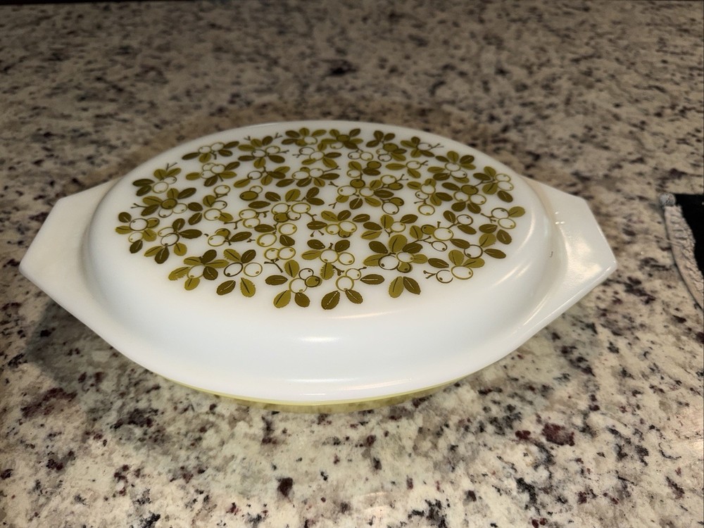 Vtg Verde Olive Pyrex USA Divided 1.5 Qt Dish With Lid.