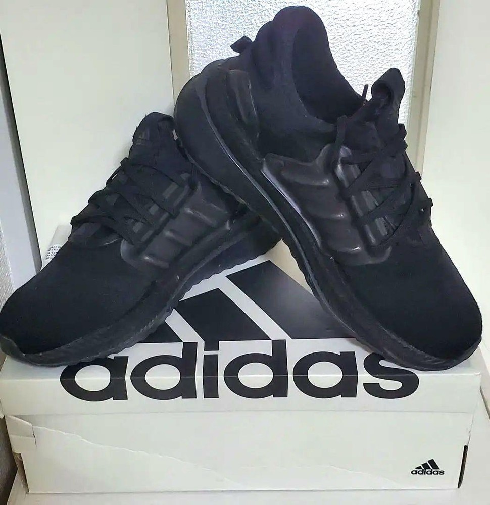 Men 7.5US Adidas Walking Shoes