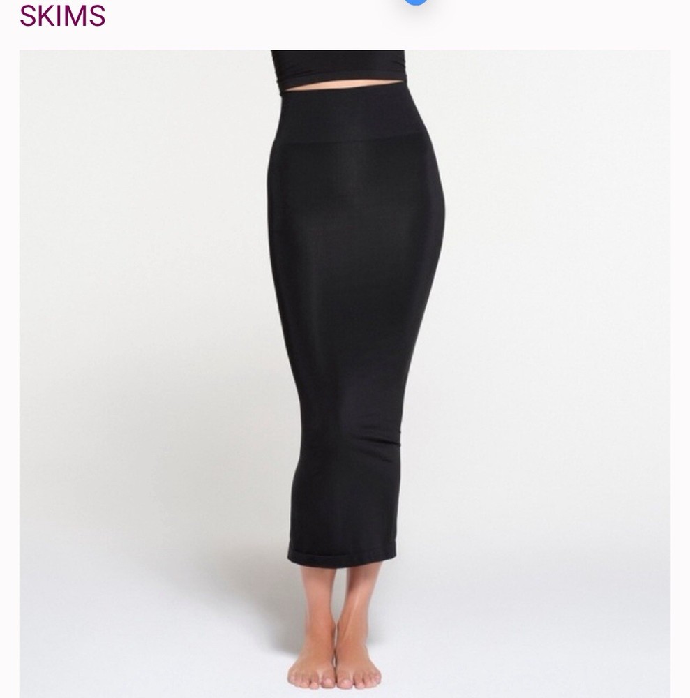 NWT Skims Soft Smoothing Seamless Skirt new black