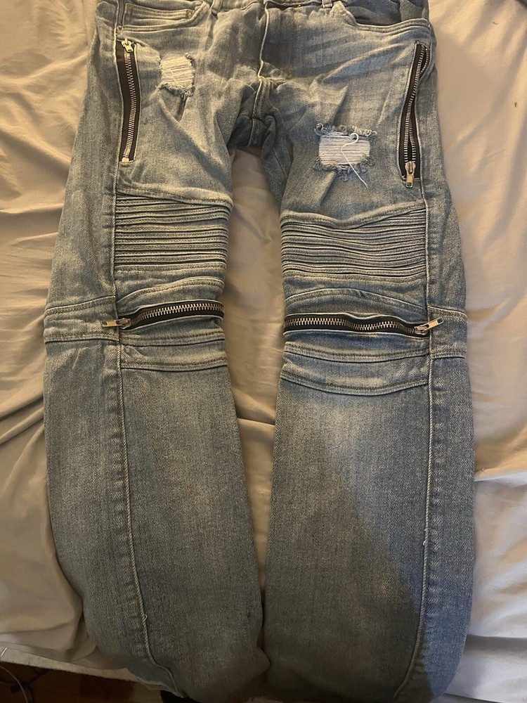 Forever 21 Jeans With Zippers For Style
