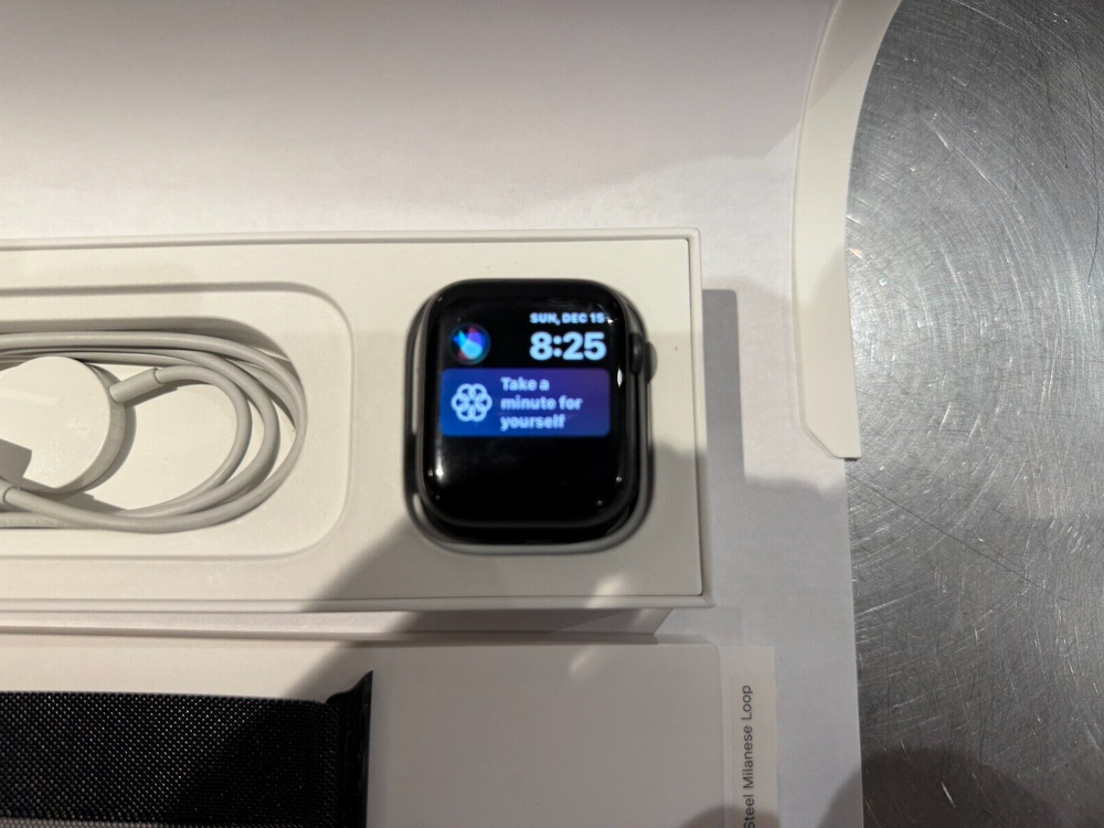 Apple Watch Series 5 44mm Space Gray Aluminum Case Black Stainless Milanese Loop