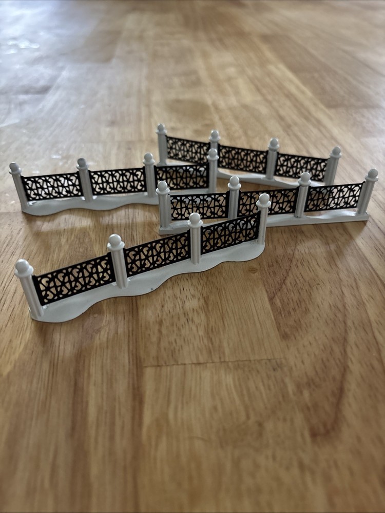 Dept 56 Heritage Village Wrought Iron Fence Set 4-Piece Enameled Metal #5999-4