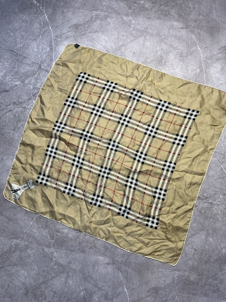 Burberry Classic Check Cashmere Scarf in Signature Plaid