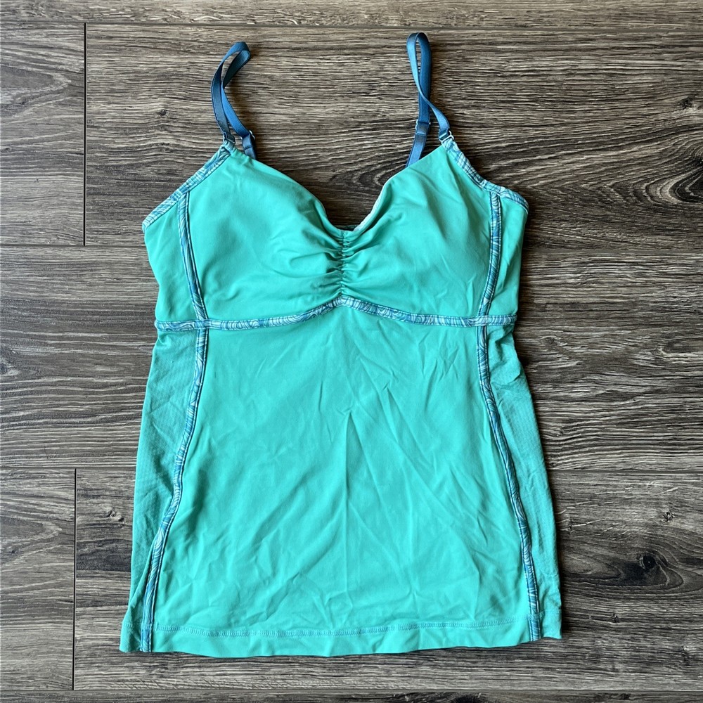 Lululemon Women’s Tank Top Built In Bra. Size 6